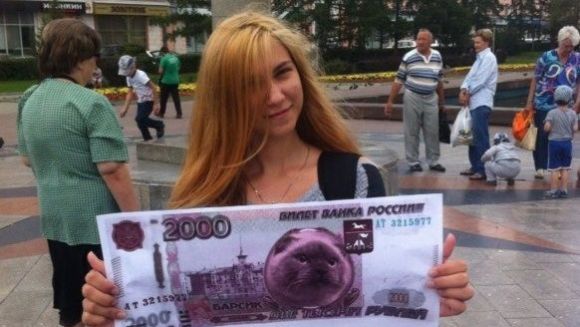 Барнаульцы вышли на одиночные пикеты, чтобы поместить кота Барсика на новые купюры